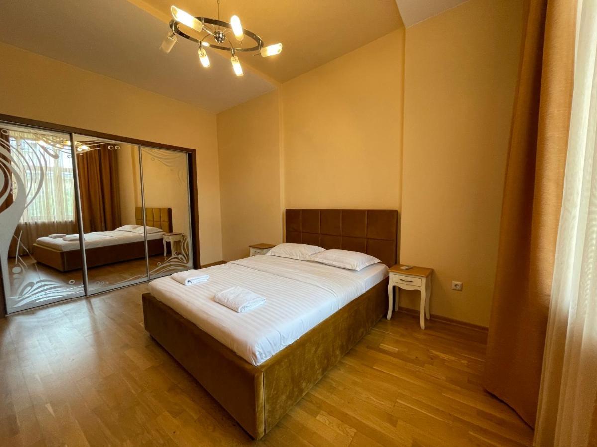 Avangard Qn Romana 26 Apart Lviv Exteriör bild