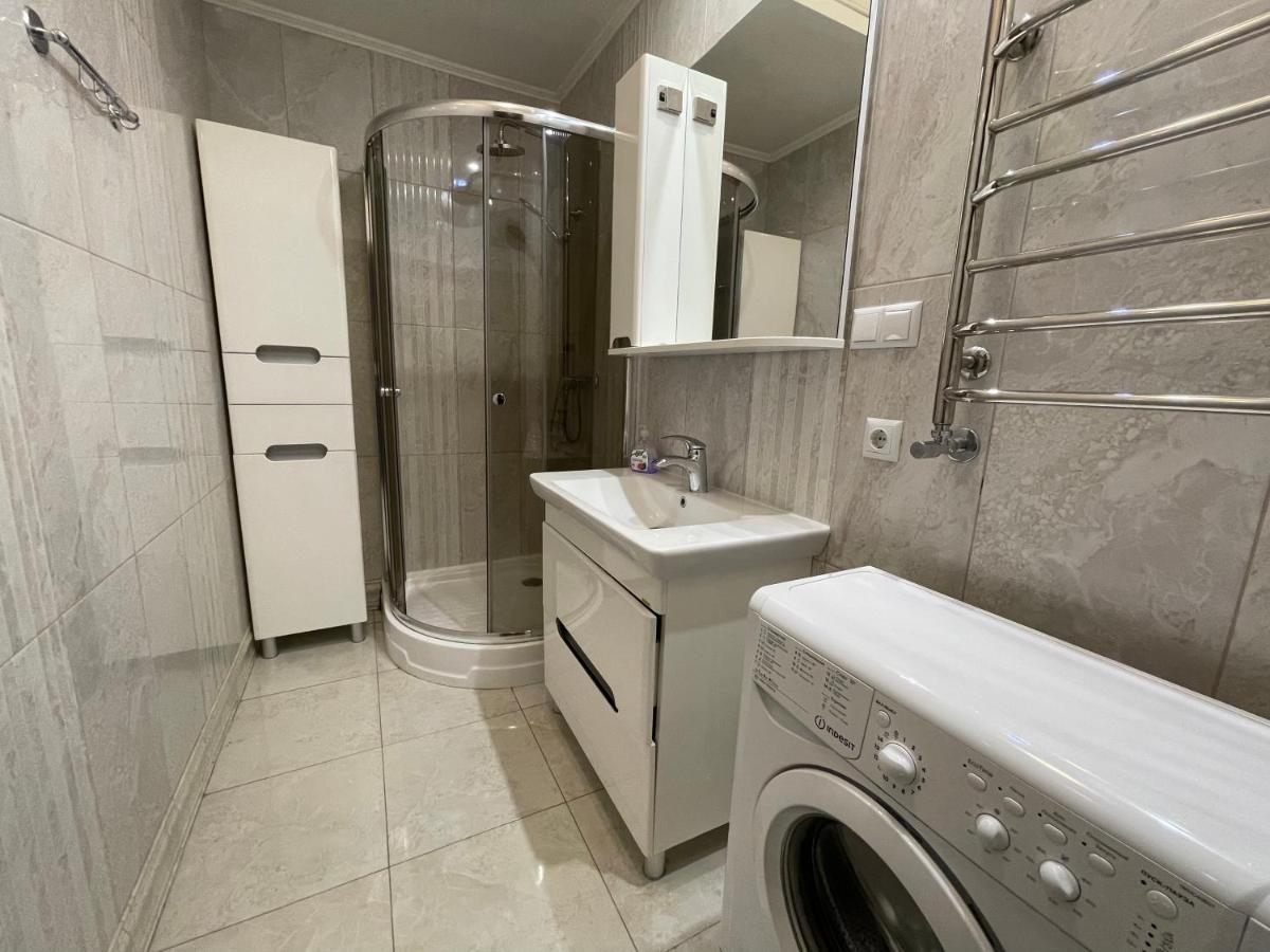 Avangard Qn Romana 26 Apart Lviv Exteriör bild