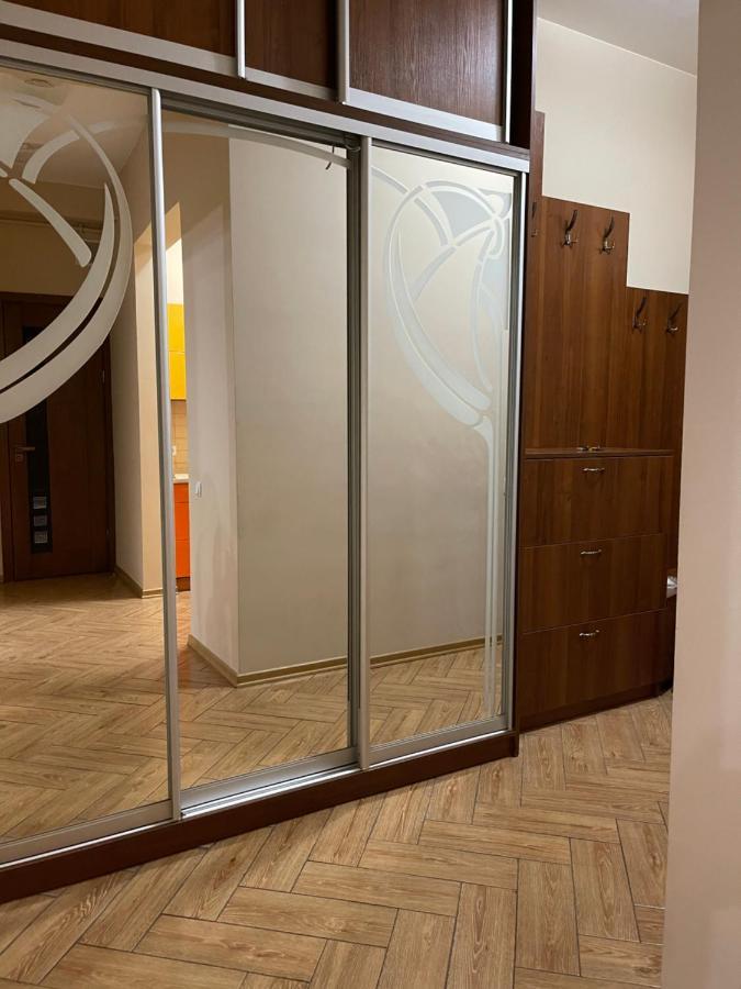 Avangard Qn Romana 26 Apart Lviv Exteriör bild