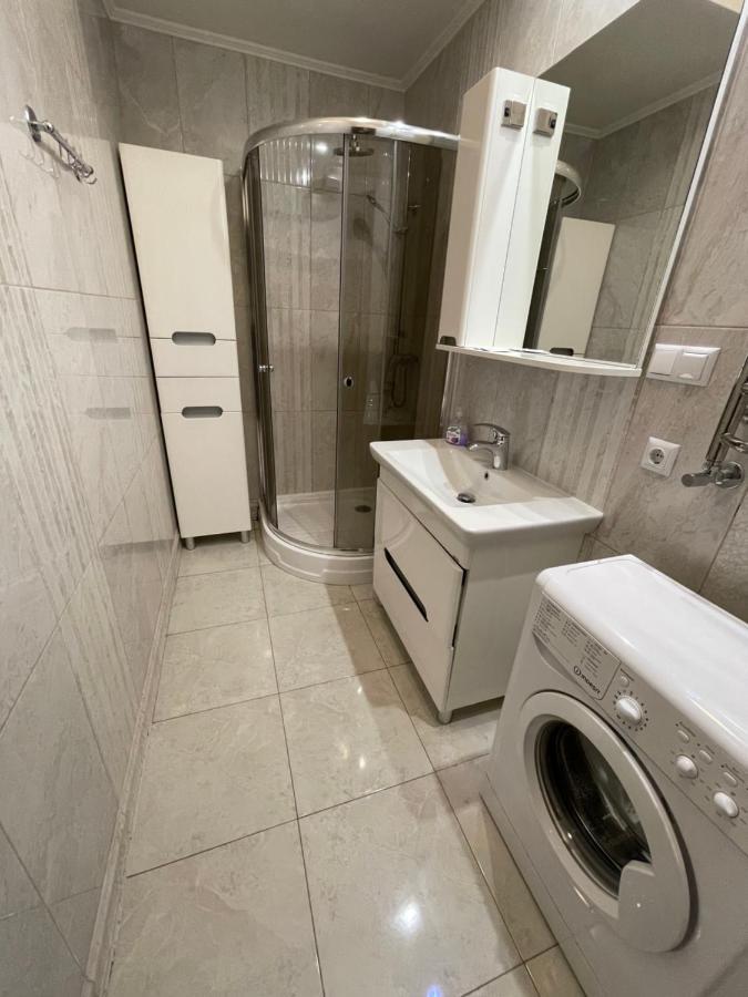Avangard Qn Romana 26 Apart Lviv Exteriör bild